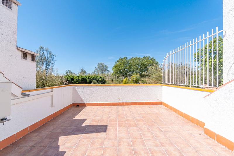 Foto ea609d93-b930-4bfd-bdfe-ff43e2f560d0. Chalet en carrer montseny casa 3 habitaciones con piscina en Empuriabrava