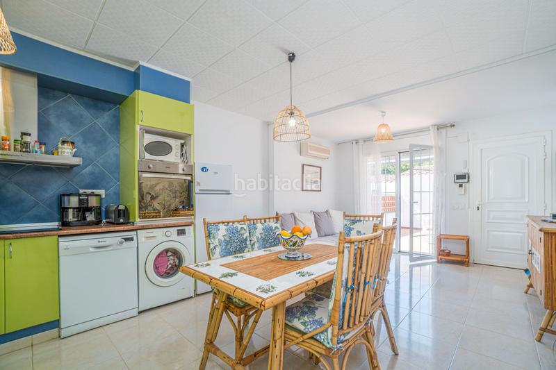 Foto ffe4bcf5-69d7-4748-88ef-ca070ebe15e1. Chalet en carrer montseny casa 3 habitaciones con piscina en Empuriabrava
