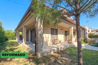 Chalet en Carrer delícies, 17, 17470, sant pere pescador, girona. Casa con jardín en sant pere pescador.