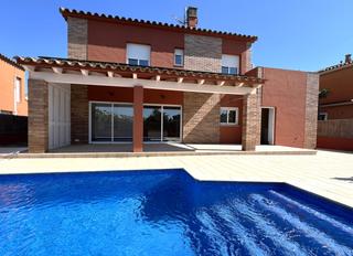 Xalet a Carrer comtessa de molins, 4, 17470, sant pere pescador, girona. Excelente casa con piscina privada en  una zona muy tranquila en