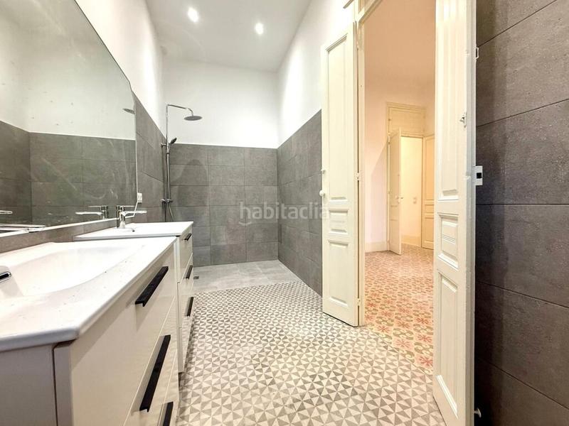 Foto b2ba5a4b-5c10-45f8-9a61-d56793ae06a0. Chalet in carrer sant pau in Centre Figueres