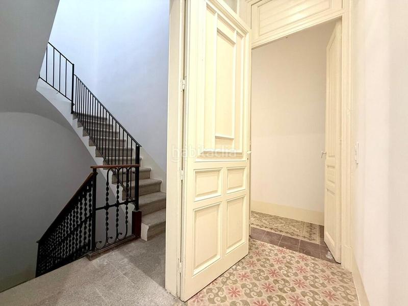 Foto c124cb0f-7bd9-400d-8897-6951685c59d5. Chalet in carrer sant pau in Centre Figueres