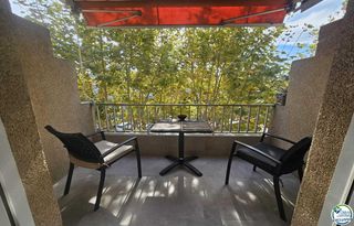 Piso en Carrer fages de climent 1. Acogedor apartamento en el centro de empuriabrava
