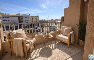 Pis a Carrer fages de climent 1. Acogedor apartamento en el centro de empuriabrava