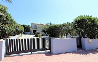 Chalet à Carrer mig 4. Villa totalmente renovada en la exclusiva zona de peralada golf