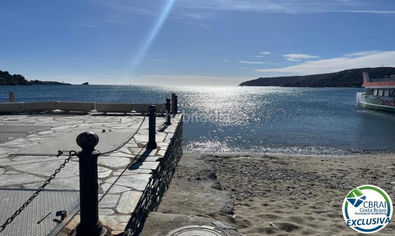 Foto b39807a8-a62f-43ba-950d-e8ceb188a879. Pis a avenida caritat serinyana 27 a Cadaqués