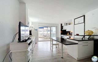 Pis a Carrer de pedro calderon de la barca 6. Apartamento reformado a un paso del mar en roses