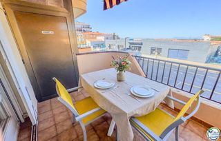 Piso  Avenida de la bocana 24. Apartamento con terraza, parking y vistas al canal  250 m de la