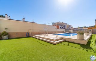 Piso  Calle de viena 58. Piso de 2 habitaciones y piscina comunitaria mas oliva, roses