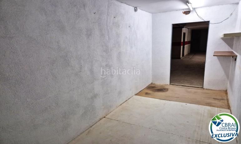 Foto f3af39e1-45f9-481a-a8d6-c5bbe95df27f. Aparcament cotxe a calle cap norfeu 61 a Centre Roses