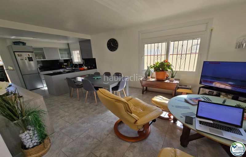 Foto bcd84400-297f-449c-969a-6b527769d9f1. Chalet in carrer pení 120b in Peni Empuriabrava