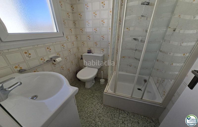 Foto ea80d530-6b89-479b-bb65-6e3cea45ea84. Chalet in carrer pení 120b in Peni Empuriabrava