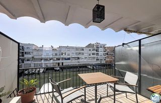 Flat in Carrer alberes 191. Apartamento con vistas al canal, terraza y parking en empuriabra