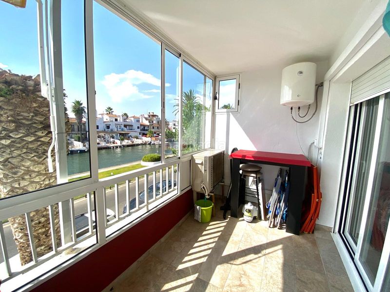 Foto 013542a9-83f4-4448-8efd-67d4eb298f1c. Piso apartamento totalmente reformado con terraza y vistas al canal en Empuriabrava