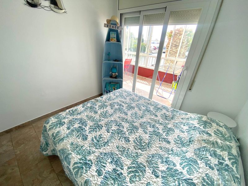 Foto 9f27ffbf-1774-43c7-84d4-3a32ab50c002. Piso apartamento totalmente reformado con terraza y vistas al canal en Empuriabrava