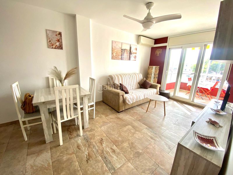 Foto eded1bf9-1f07-4d5b-b128-17d8c720d146. Piso apartamento totalmente reformado con terraza y vistas al canal en Empuriabrava