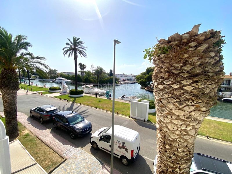 Foto fd7b9f89-f013-4dd5-b984-d4579aaadcb3. Piso apartamento totalmente reformado con terraza y vistas al canal en Empuriabrava