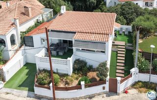 Chalet  Calle cordova 25. Casa con licencia turística, piscina y vistas a la bahía de rose