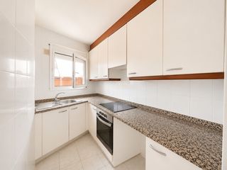 Appartement à Carrer sant antoni, , 17257, torroella de montgrí, girona. Piso de 2 habitaciones con 3 terrazas  79 m
