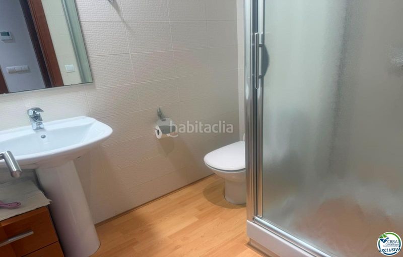 Foto 1478f338-b340-4081-b430-3c195cc4c82b. Pis a carrer joanot martorell 25-31 a Salatar Roses