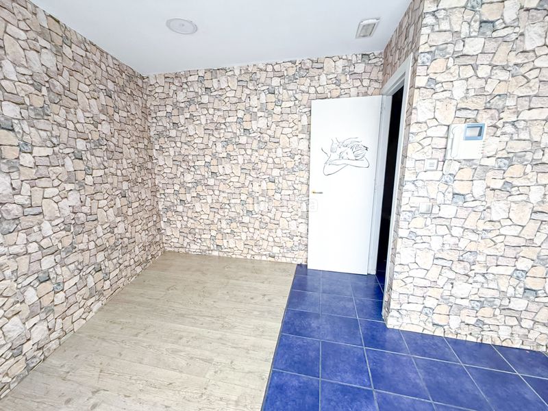 Foto c8e03545-7572-4612-be48-bad01b1d8c79. Alquiler local comercial en mare de deu de montserrat 3 local comercial rally sud en Figueres