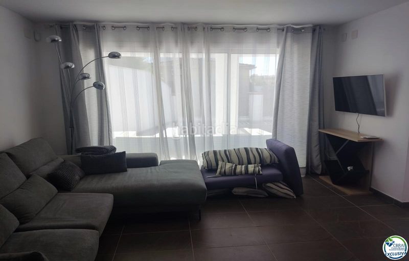 Foto 22b86320-7969-48f5-be4a-ecb16f8f5de9. Chalet en calle Peni 62a bonita casa con piscina y apartamento para invitados y piscina. en Empuriabrava