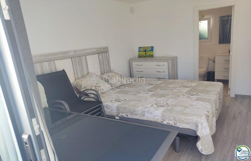 Foto 232c1cc3-e95d-4421-b105-60458188ea4f. Chalet en calle Peni 62a bonita casa con piscina y apartamento para invitados y piscina. en Empuriabrava