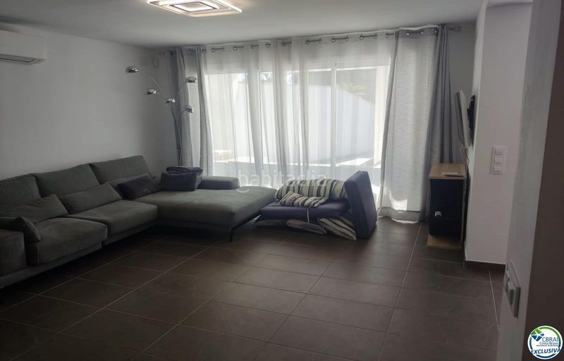 Foto 4569f379-4081-4fba-b42a-adfa4fe20084. Chalet en calle Peni 62a bonita casa con piscina y apartamento para invitados y piscina. en Empuriabrava