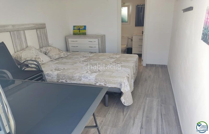 Foto a5f733ff-0ff0-4227-a0fa-6a74593be7a1. Chalet en calle Peni 62a bonita casa con piscina y apartamento para invitados y piscina. en Empuriabrava