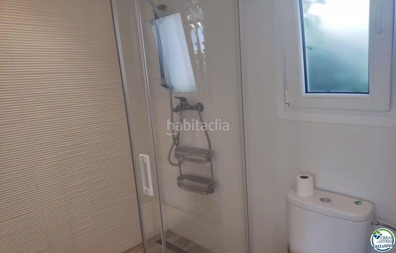 Foto c4b985f6-7fa8-48b2-b093-2c55ad1e5426. Chalet en calle Peni 62a bonita casa con piscina y apartamento para invitados y piscina. en Empuriabrava