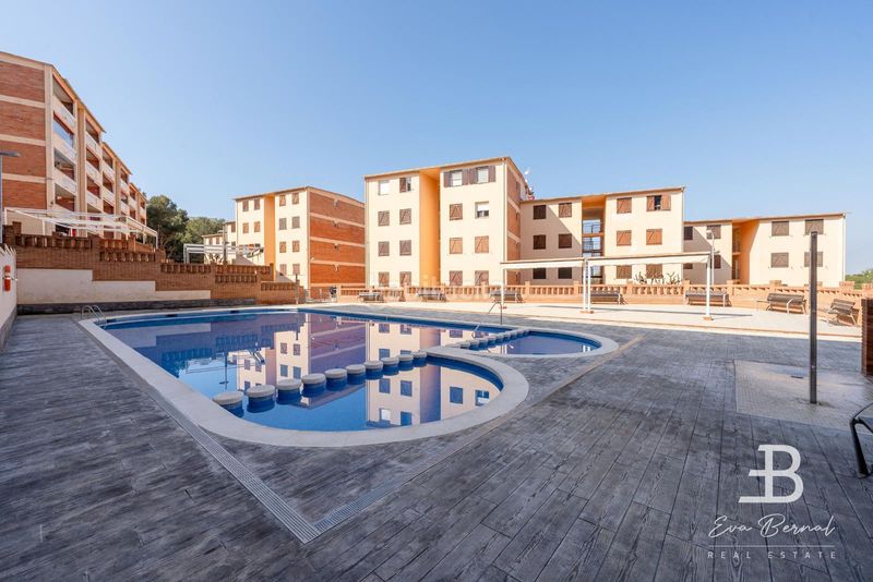 Foto 61aa73d3-dd4a-4ffb-8bb0-812f8ff7e9ca. Pis amb aparcament piscina terrassa a pla de maset - cap de Salou Salou