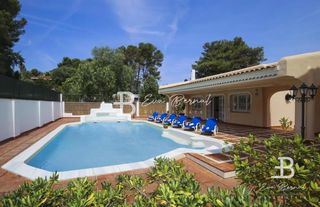 Country house  Farigola. Exclusivo chalet independiente en cap salou con licencia turísti