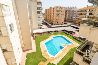 Piso  Isaac albeniz. Piso de 2 habitaciones en edificio bahía con piscina, a 130 m de