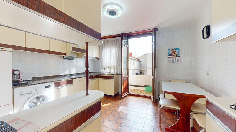 Foto 38716d8b-19ea-4df8-8b35-a914c520e431. Pis amb aparcament a Centro Barakaldo