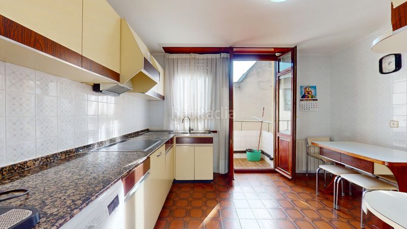 Foto 987090a8-1f6b-4f59-8c84-072c7c7f6e0f. Pis amb aparcament a Centro Barakaldo