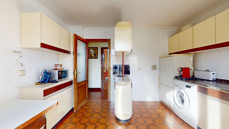 Foto edd28984-009f-4f6a-8495-b92b3da2ecb2. Pis amb aparcament a Centro Barakaldo