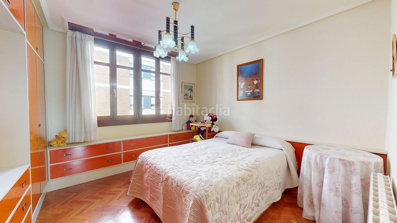 Foto f044934a-b222-4d64-8e66-fe5a26f26f74. Pis amb aparcament a Centro Barakaldo