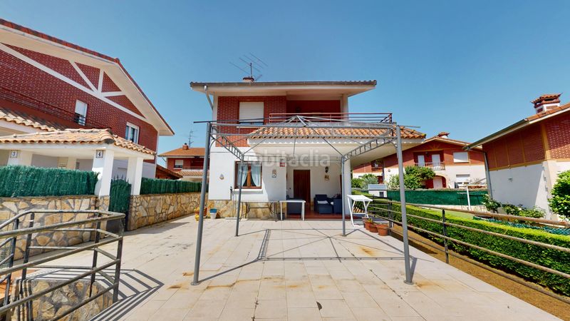 Foto 5e46a05e-1875-4853-8640-6f5f5b3073c8. Chalet en Mioño-Santullán Castro - Urdiales