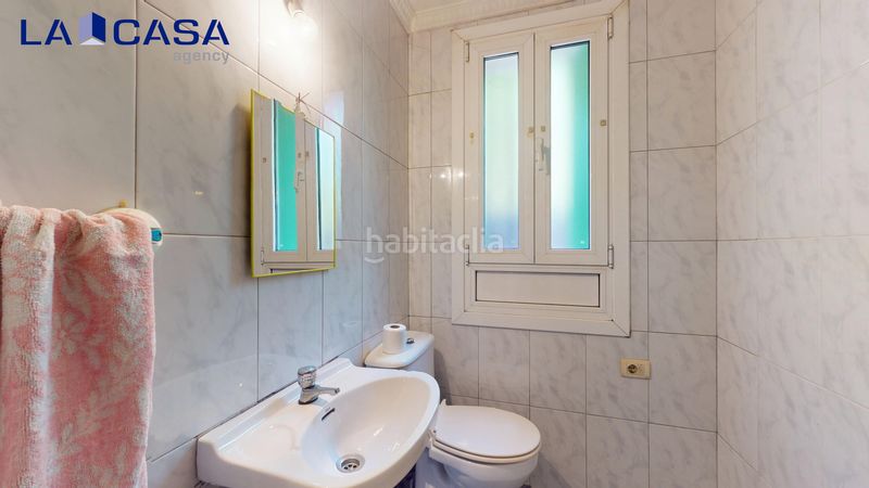 Foto b960b154-77fc-4893-b523-348e3d6779cd. Casa adosada en Sondika