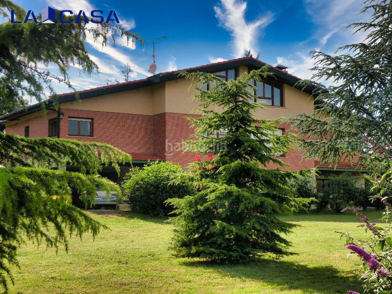 Foto f06f48fa-2ce2-4128-9183-01a213bd6a4d. Haus mit parking in Urkabustaiz