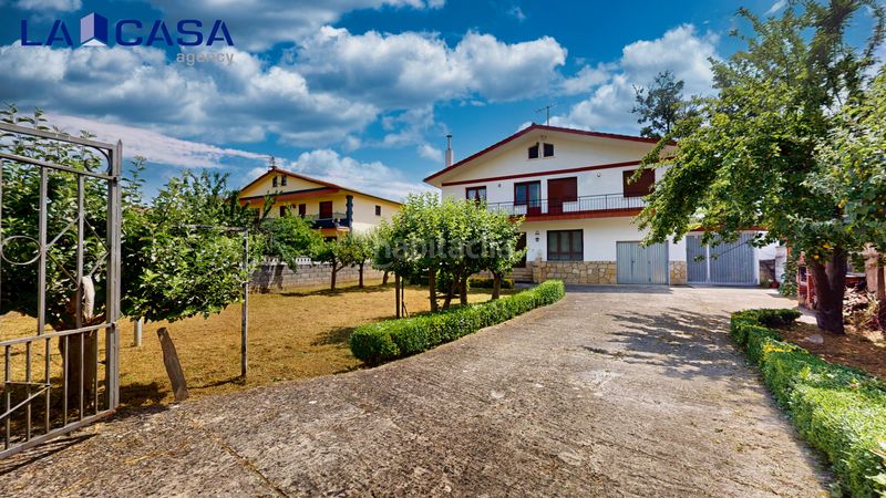 Foto d2d194f4-a25d-4328-aa8d-5fa04258a2da. Casa amb aparcament a Merindad de Montija