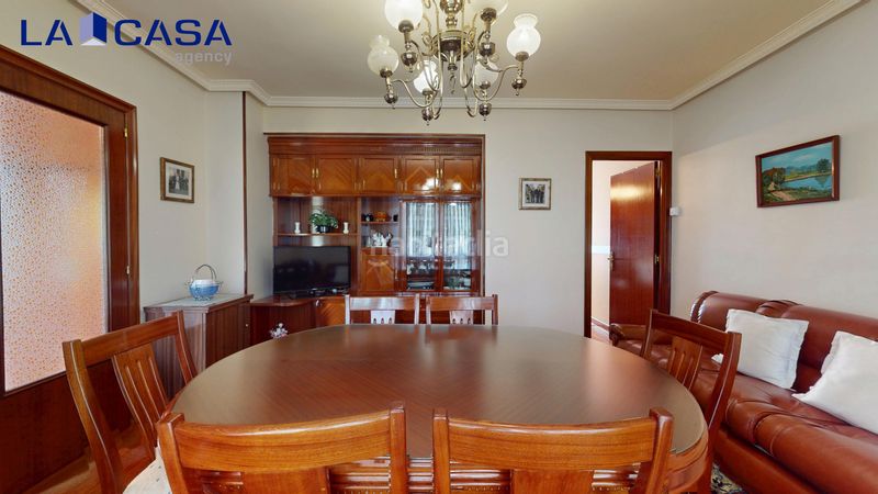 Foto db3f8c4b-8765-4816-9225-6689b9beb893. Casa amb aparcament a Merindad de Montija