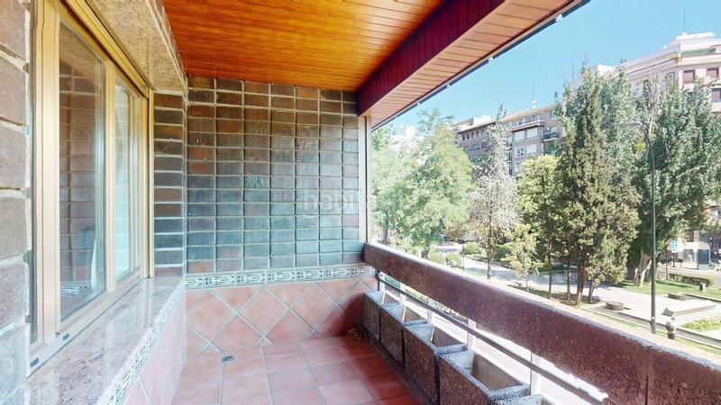 Foto 11fefe04-22b3-49eb-af73-4c7fd6905a3d. Piso en avenida alierta. cesareo 4 piso en venta centro av. cesáreo alierta ref. 00853 en Zaragoza