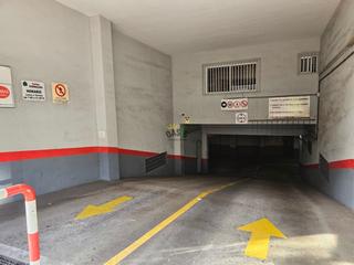 Autoparkplatz in La Salle - Cuatro Torres. Garaje  santa cruz