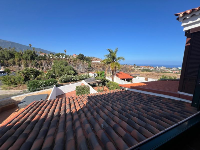 Foto c474c1c5-962c-4e7e-8b77-9a9a2daa705f. Casa amb aparcament a El Durazno Orotava (La)