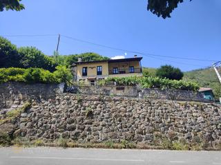 Masia a Qu-3. Las casas del ferreiru