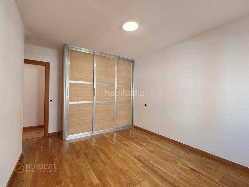Foto 0a0ea813-3e4e-42e2-8f4b-bdab42fdc0ff. Alquiler piso amplio y luminoso piso en fozaneldi comodidad y conexión con el centro en Oviedo