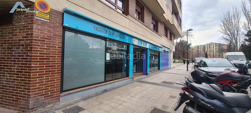 Foto 55076512-ec07-4d41-86e9-2bfd0eee3dc8. Alquiler local comercial en calle silvestre perez 33 local comercial con espectacular fachada junto a camino de las torres en Zaragoza