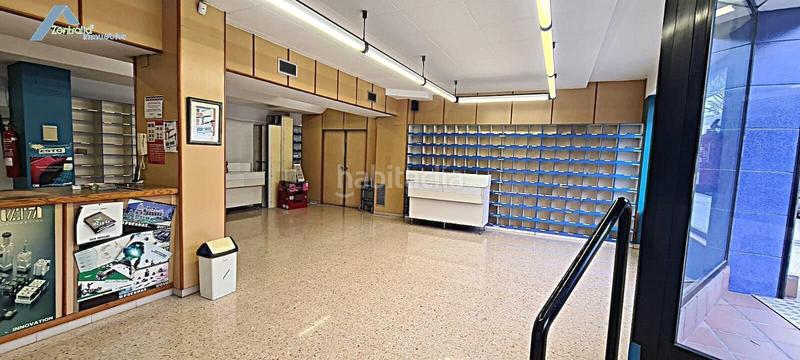 Foto baef765c-982f-415d-b486-e71f3c43cd25. Alquiler local comercial en calle silvestre perez 33 local comercial con espectacular fachada junto a camino de las torres en Zaragoza