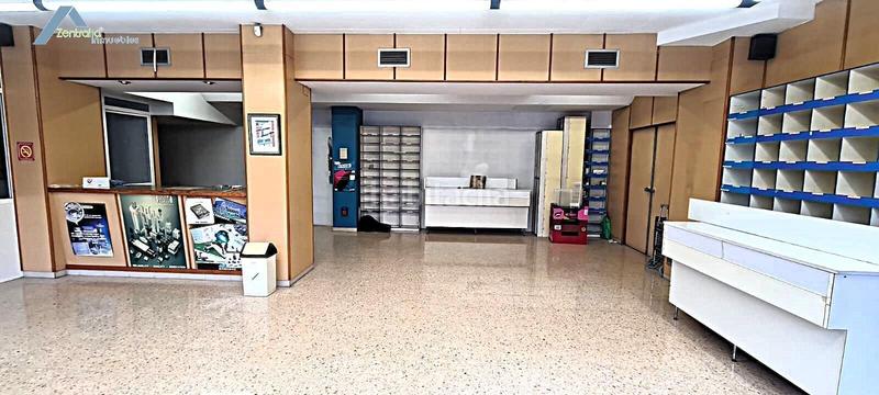 Foto c60f37a9-6692-42e0-baa3-6d5077f957bc. Alquiler local comercial en calle silvestre perez 33 local comercial con espectacular fachada junto a camino de las torres en Zaragoza